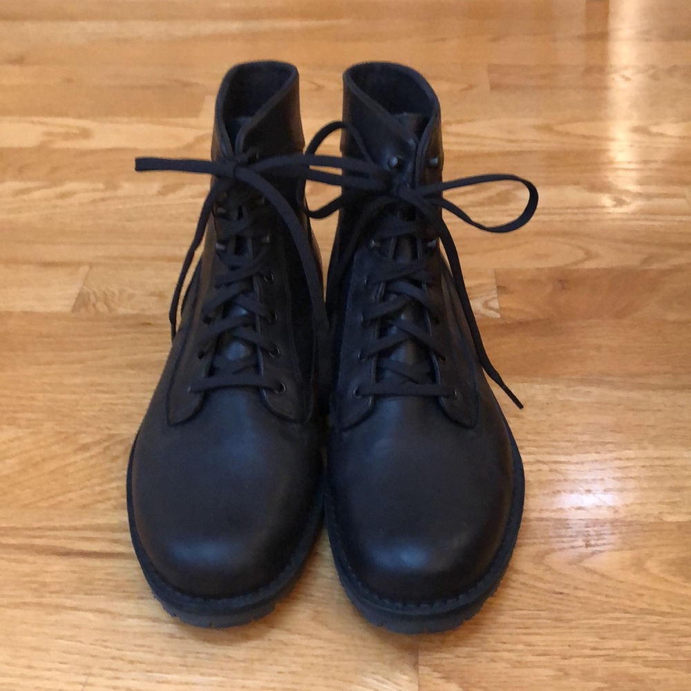 Danner  Women’s Jack III boot, size 9.5, (40.5 euro)